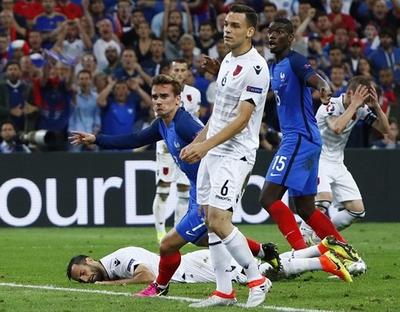 Pháp giành vé vòng 1/8 sau chiến thắng nghẹt thở trước Albania