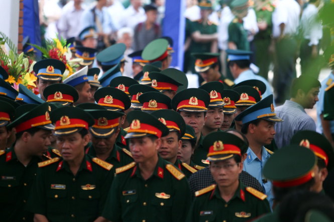 Đoàn Quân uỷ Trung ương do Thượng tướng Lương Cường - Chủ nhiệm Tổng cục chính trị dẫn đầu vào viếng Đại tá Trần Quang Khải