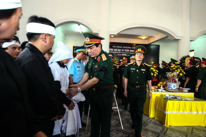 Thượng tướng Lương Cường hỏi thăm người nhà Đại tá Trần Quang Khải 