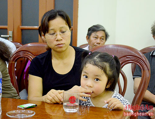 Chị Hà (vợ Đại tá Trần Quang Khải) mới thứ 7 tuần trước, anh vội thăm nhà chỉ trong khoảng 2 tiếng và đưa con gái - cháu Trần Khánh Vân đi chơi.