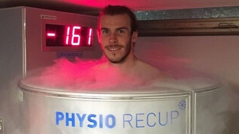 Gareth Bale ngâm mình trong bể nước đá ở nhiệt độ âm 161 độ