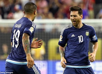 Messi lập &quot;siêu phẩm&quot;, Argentina vào chung kết Copa America