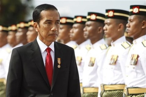Tổng thống Indonesia Joko Widodo trên tàu hải quân KRI Imam Bonjol 