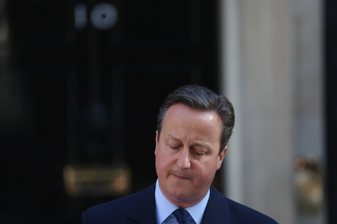 Thất bại bẽ bàng, bị phản bội, Thủ tướng Anh bật khóc