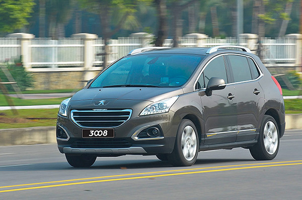 Hơn 1.000 khách lái thử xe Peugeot tháng 6