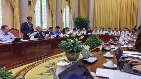Phó Chủ nhiệm Văn phòng Chủ tịch nước Đào Việt Trung công bố lệnh của Chủ tịch nước; Nghị quyết của QH về việc lùi thời hạn thi hành Bộ luật hình sự.
