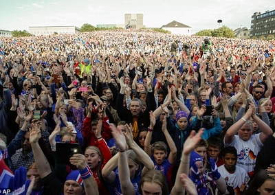 Hàng chục nghìn CĐV Iceland chào đón &quot;người hùng&quot; Euro 2016