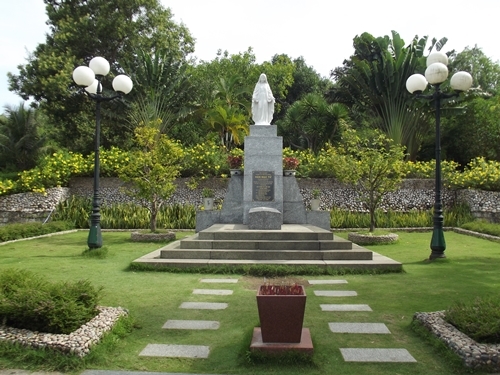 Khu mộ nhà thơ Hàn Mặc Tử.