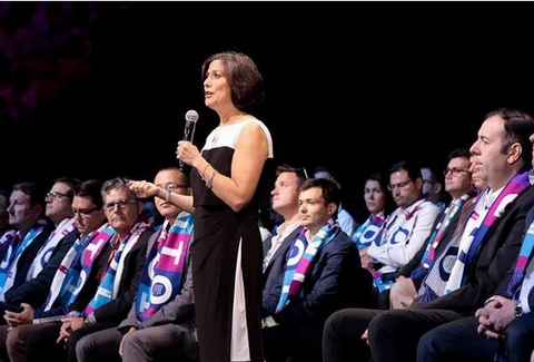 Bà Gavriella Schuster, Phó Chủ tịch Microsoft tại hội nghị đối tác toàn cầu (WPC) 2016.