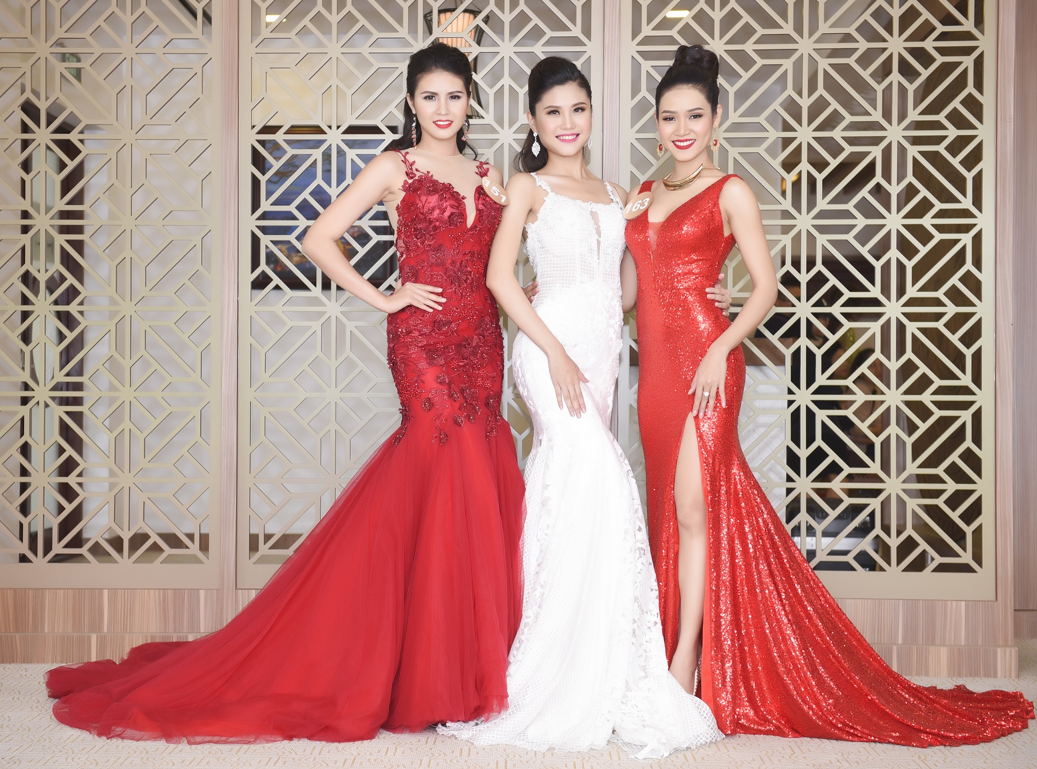 Hoa hậu Bản sắc Việt: Nét quyến rũ khó cưỡng của các ứng viên trong tà áo dài