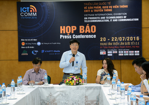 Ông Đinh Minh Sơn - Giám đốc Công ty Phát triển Dịch vụ Truyền thông thuộc Tổng Công ty Truyền thông VNPT Media chia sẻ thông tin tại buổi họp báo sáng nay, 14/7.