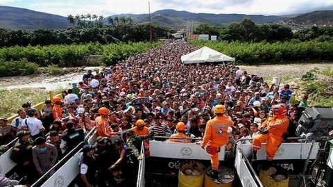 Cảnh tượng kinh hoàng hồi cuối tuần vừa rồi ở biên giới Venezuela và Colombia