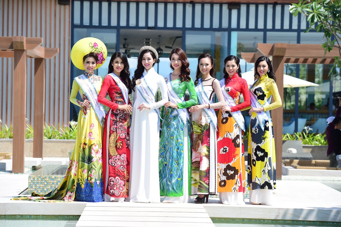 Hoa hậu Bản sắc Việt: Thí sinh ngoại quốc tự tin khoe dáng với áo dài Việt
