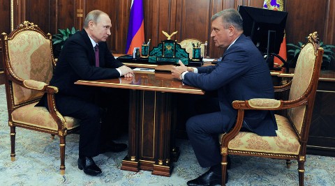 Tổng thống Putin (bên trái)