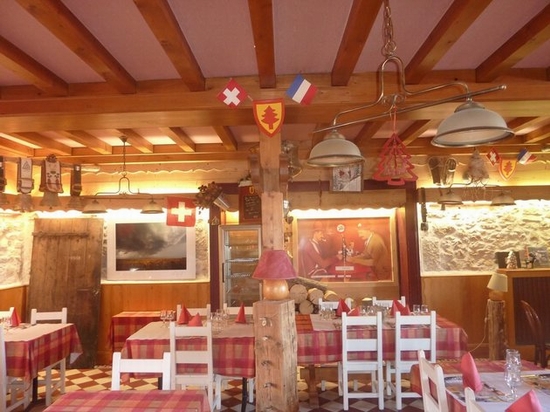 Nhà hàng phục vụ món ăn Pháp và Thụy Sỹ