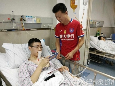 Cổ động viên Trung Quốc vỡ phổi vì ăn mừng quá phấn khích!