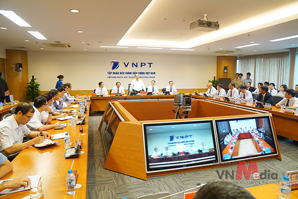 Thủ tướng Chính phủ Nguyễn Xuân Phúc thăm và làm việc với VNPT