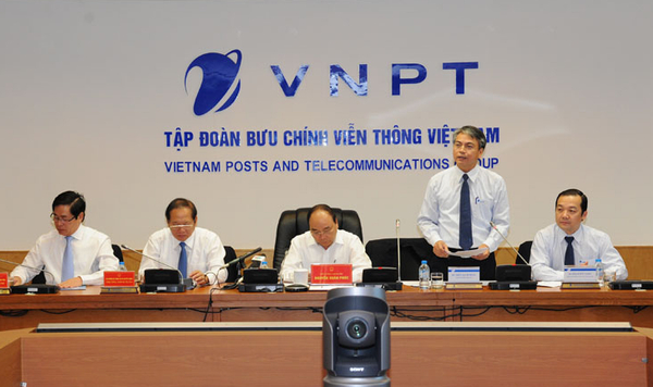 Chủ tịch Hội đồng thành viên VNPT Trần Mạnh Hùng báo cáo một số kết quả hoạt động kinh doah của VNPT sau tái cấu trúc.