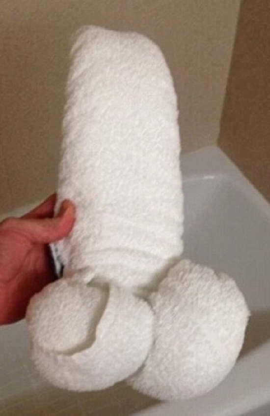 Khăn tắm trong khách sạn được gấp theo hình dáng nhạy cảm!