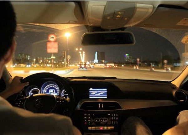 Kinh nghiệm lái xe trong đêm