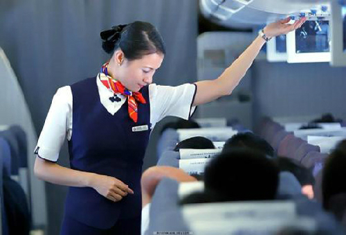 Hành khách hạng thương gia tát sưng mặt nữ tiếp viên hàng không