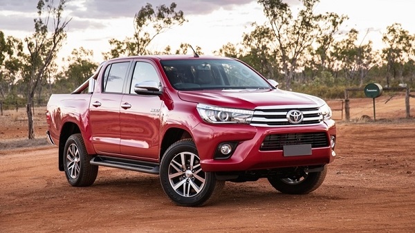 4. Toyota Hilux Tiếp tục với đà giảm sụt doanh số, doanh số trong tháng 2/2017 của Toyota Hilux chỉ đạt 74 xe, giảm 25% so với cùng kỳ năm 2016. Tính chung 2 tháng đầu năm 2017, Toyota Hilux bán ra thị trường 226 xe, giảm 40% so với cùng kỳ năm ngoái.  Toyota Hilux bán ra thị trường 3 phiên bản khác nhau gồm: Hilux 2.8G 4x4 AT, Hilux 2.8G 4x4 MT và Hilux 2.4E 4x2 MT với giá bán lần lượt là 870 triệu đồng, 806 triệu đồng, 697 triệu đồng.