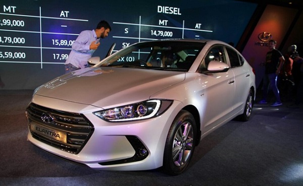 Hyundai Elantra 2016 ra mắt Ấn Độ với giá hơn 19.000 USD