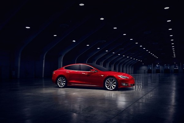 Chiếc Tesla Model S là cỗ xe nhanh thứ 3 thế giới