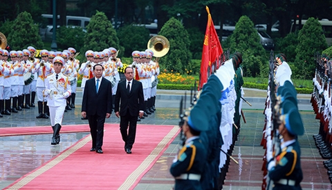 Chủ tịch nước Trần Đại Quang chủ trì lễ đón Tổng thống Pháp Francois Hollande tại Phủ Chủ tịch. (Ảnh: VGP)