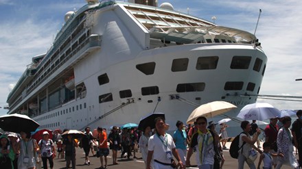 Cảng quốc tế ​Cam Ranh lần đầu tiên đón tàu du lịch