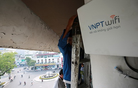 Hà Nội đề nghị VNPT tăng dung lượng wifi miễn phí phố đi bộ Hồ Hoàn Kiếm