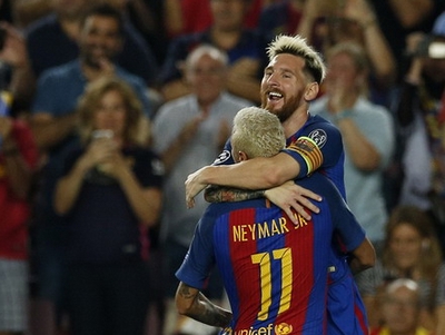Vượt qua Ronaldo, Messi lập kỷ lục mới ở Champions League