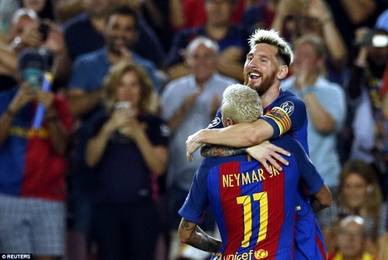 Messi chính thức vượt qua C.Ronaldo