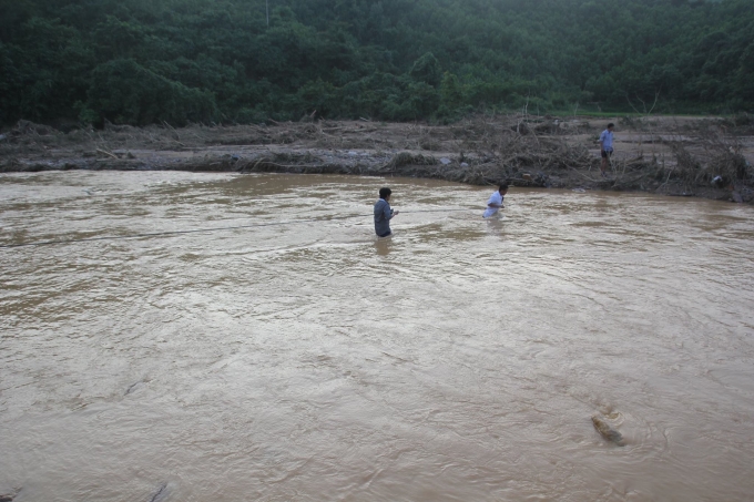 Nghệ An: Tìm thấy 4 thi thể nữ giới sau mưa lũ