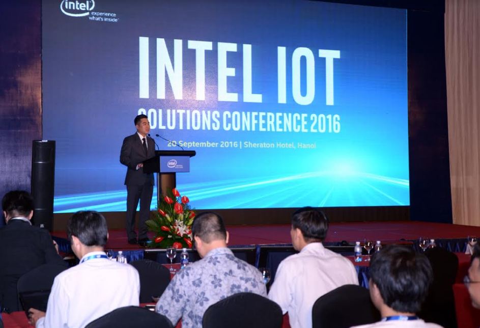 Ông Trần Đức Trung – Giám đốc Intel Việt Nam phát biểu khai mạc hội thảo Intel Solution IoT 2016