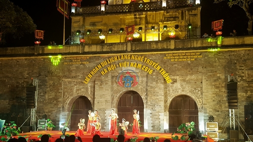 Hình ảnh tại Liên hoan Du lịch làng nghề truyền thống mới được tổ chức tại Hoàng Thành Hà Nội.