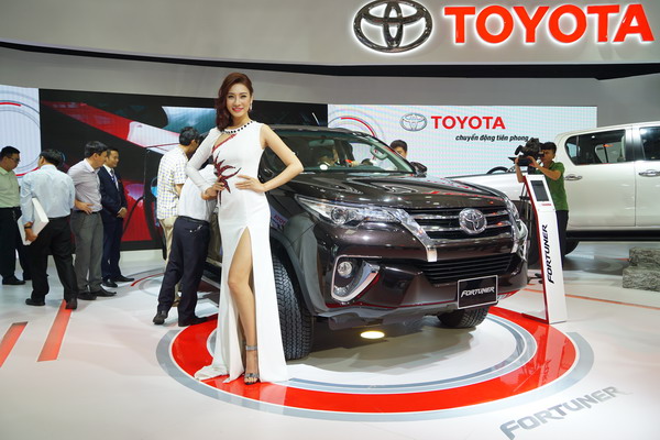 Toyota Fortuner 2017 ra mắt tại triển lãm VMS 2016
