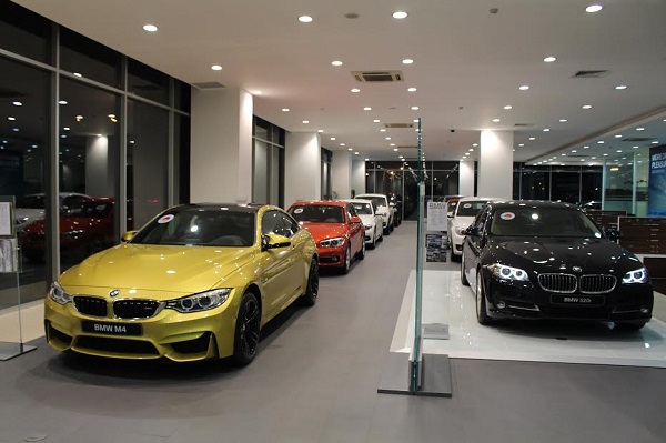 Tổng quan khu vực trưng bày xe tại BMW Phú Mỹ Hưng