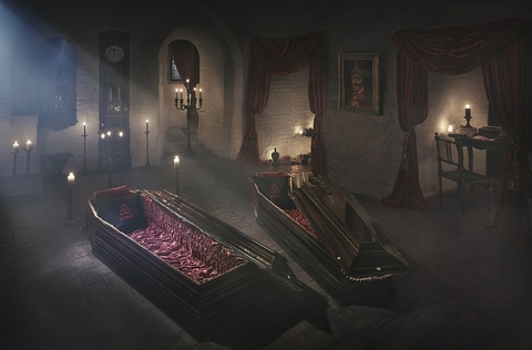 Rợn người 1 đêm ngủ trên giường của Dracula!