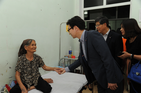 LG giúp người dân Hưng Yên phòng ngừa dịch bệnh do muỗi
