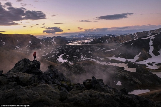 Cảnh núi trùng điệp ở Iceland