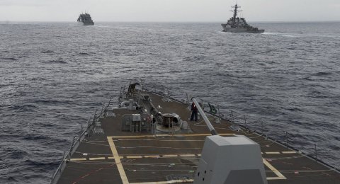 Chiến hạm Mỹ nghễu nghện thách thức, Trung Quốc &quot;sôi máu&quot;