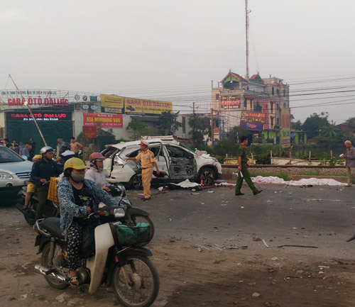 Hà Nội: Tai nạn đường sắt kinh hoàng, 4 người chết tại chỗ