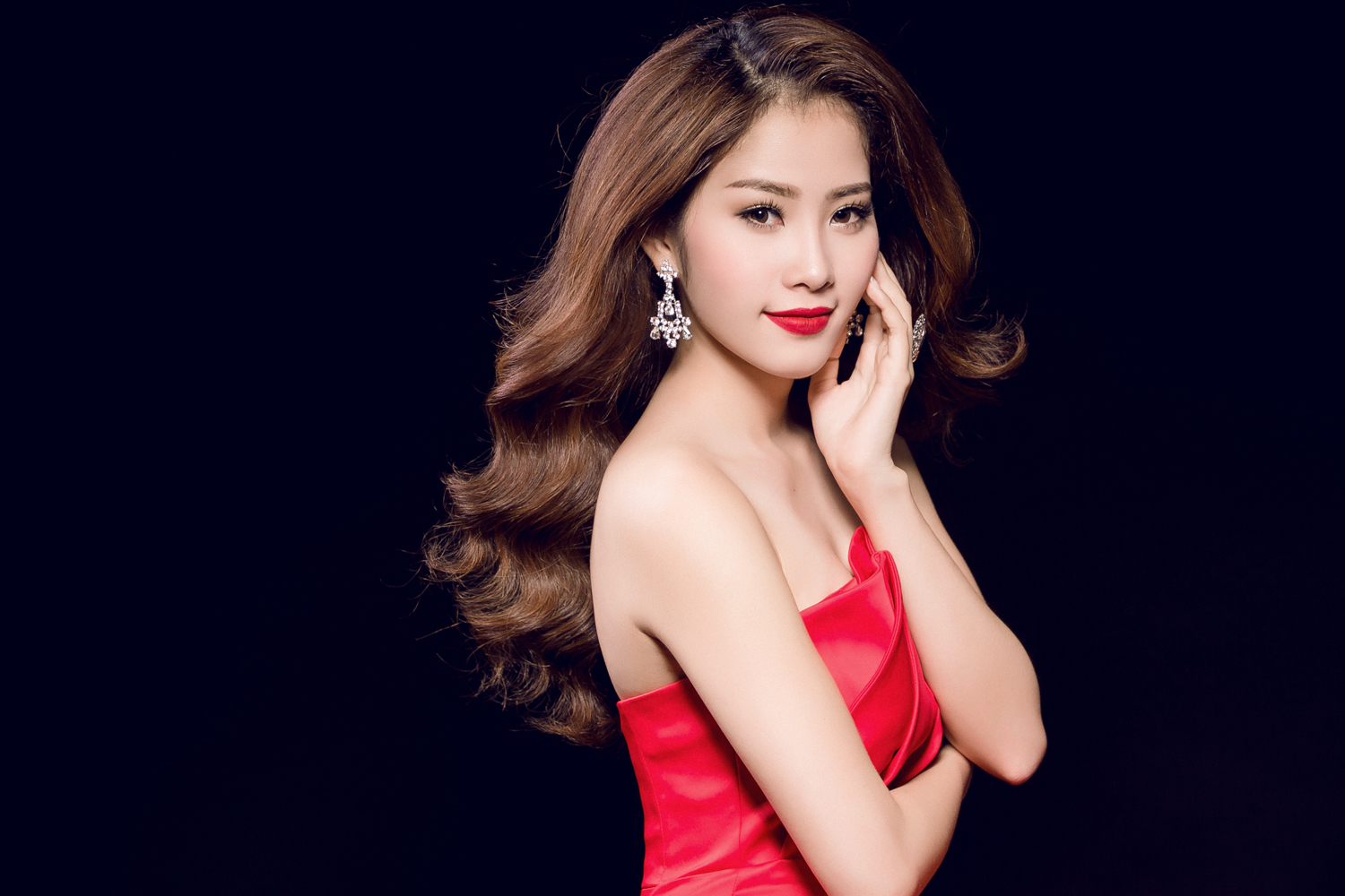 Nam Em đoạt giải Hoa hậu Ảnh tại Miss Earth