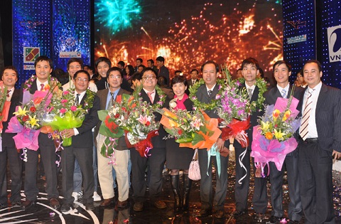 Đồng nghiệp tự hào và chia vui cùng nhóm tác giả đến từ công ty CT-IN với sản phẩm hệ thống quản lý tài nguyên thông minh iRS tại lễ trao giải Nhân tài Đất Việt 2009.