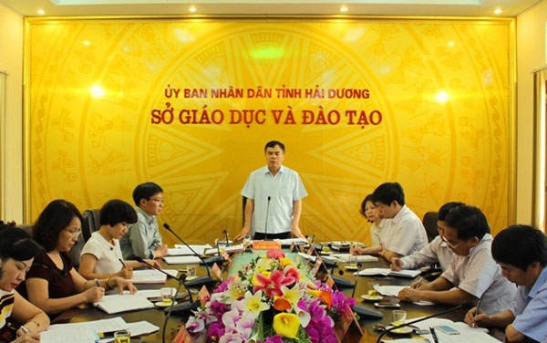 Ông Vũ Văn Lương - Giám đốc Sở GD&ĐT Hải Dương phát biểu tại cuộc họp giao ban của Sở