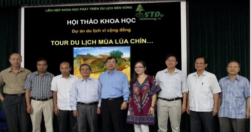 Hội thảo “ Tour du lịch Mùa lúa chin tại làng cổ Đường Lâm” tháng 9/2014