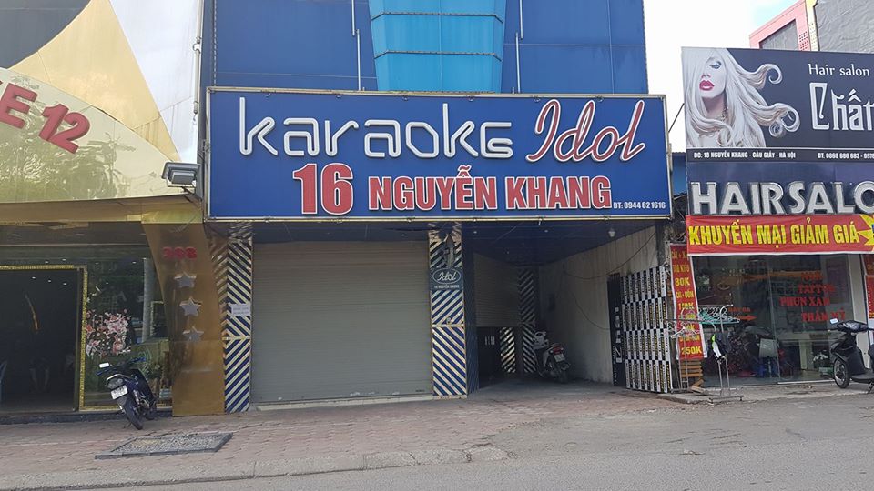 Một quán karaoke trên phố Nguyễn Khang cũng đóng cửa không tiếp khách