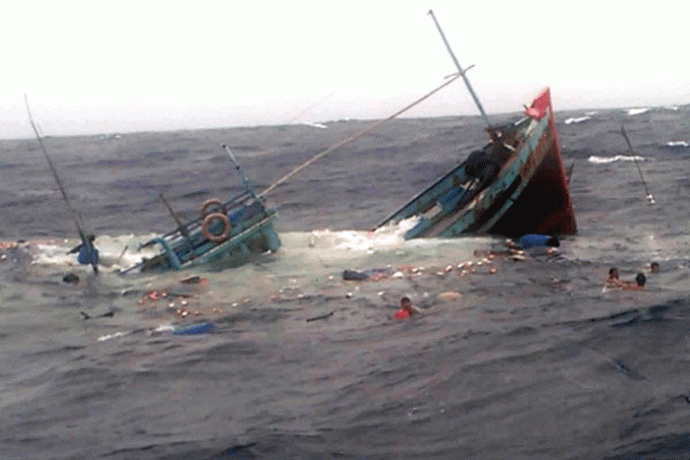 Cứu được 8 ngư dân tàu cá bị chìm gần đảo Bạch Long Vĩ