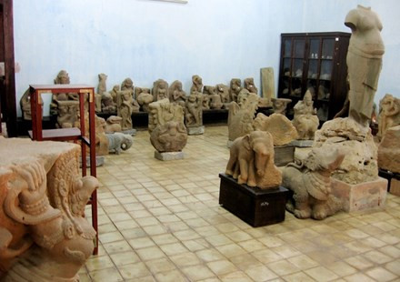 Kho Chàm tại Bảo tàng Cổ vật Cung đình Huế. (Ảnh: Dân Trí)